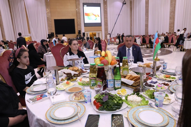 Xırdalanda şəhidlərin xatirəsinə və qazilər üçün növbəti iftar süfrəsi açıldı — FOTOLAR
