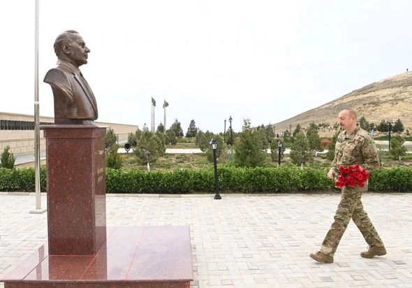 Prezident XTQ-nin hərbi hissəsində oldu — YENİLƏNİB Prezident XTQ-nin hərbi hissəsində oldu — YENİLƏNİB