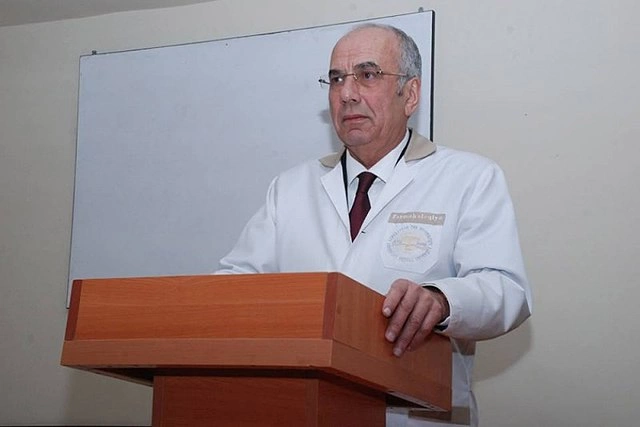 Həkimdən ÇAĞIRIŞ: Uşaqların üzündən öpülməsinə qətiyyən yol verilməməlidir Həkimdən ÇAĞIRIŞ: Uşaqların üzündən öpülməsinə qətiyyən yol verilməməlidir