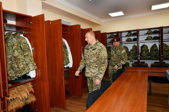 Prezident XTQ-nin hərbi hissəsində oldu — YENİLƏNİB Prezident XTQ-nin hərbi hissəsində oldu — YENİLƏNİB