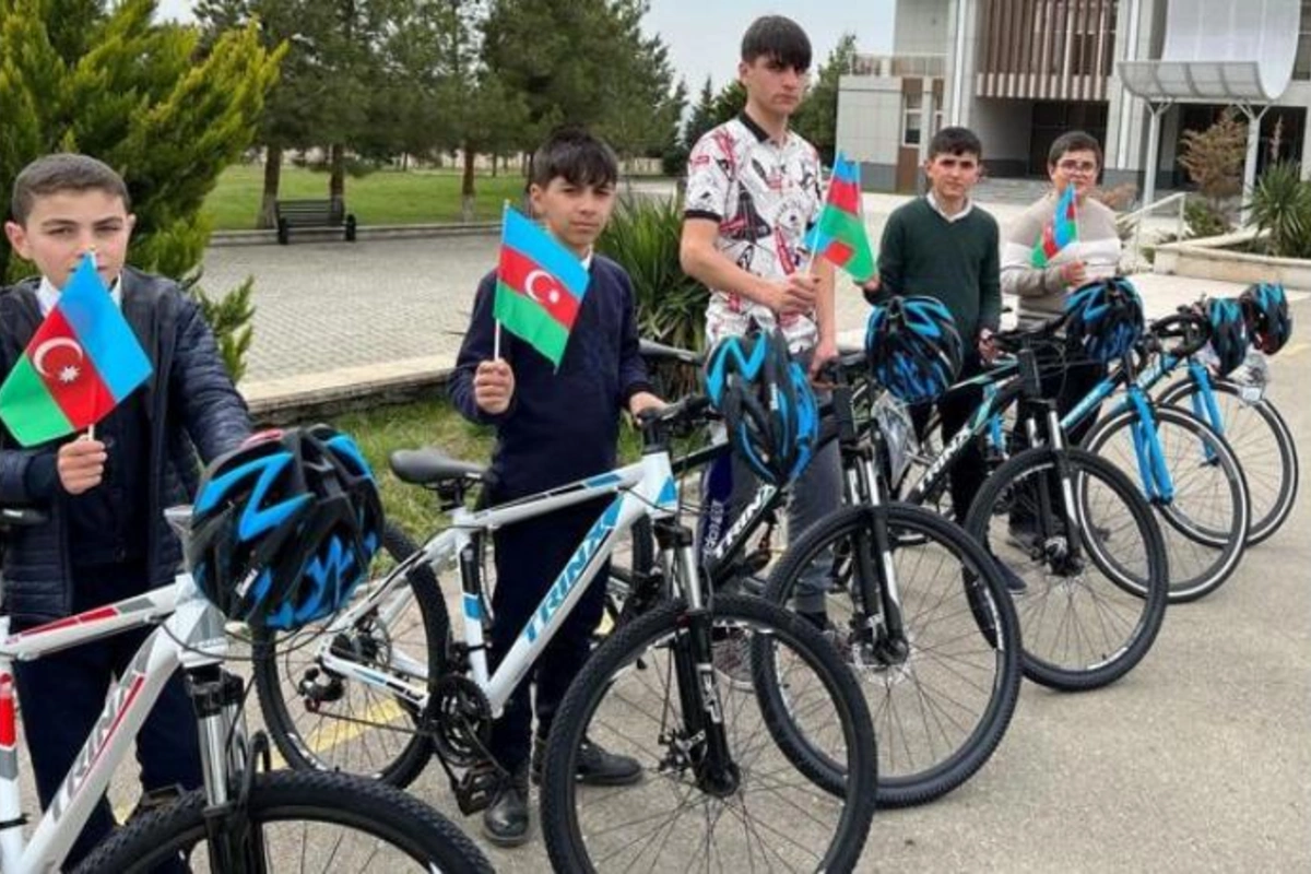 Mədət Quliyev idman kompleksinə altı velosiped hədiyyə etdi — FOTOLAR