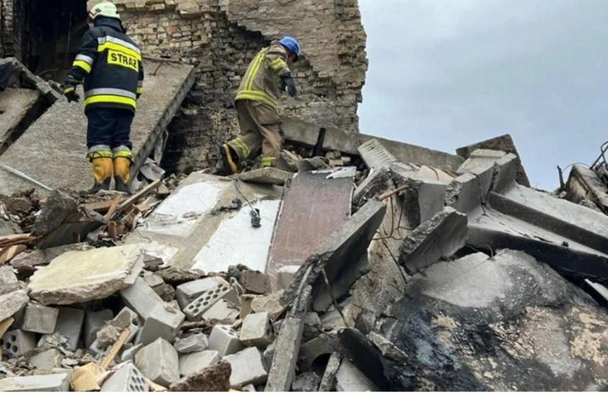 Mariupolda uşaq xəstəxanasının partladılması zamanı onlarla insan yanaraq öldü