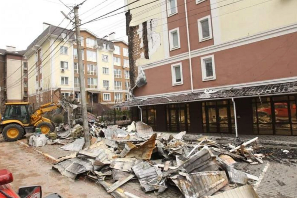 Ukraynanın İrpen şəhəri dağıntılardan təmizlənir — FOTOLAR
