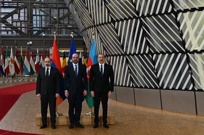 Liderlər arasında üçtərəfli görüş başa çatdı — YENİLƏNİB — FOTO (VİDEO)