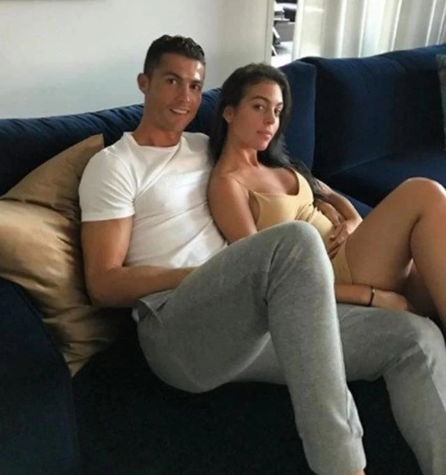 Ronaldo sevgilisinə hər ay maaş verəcək