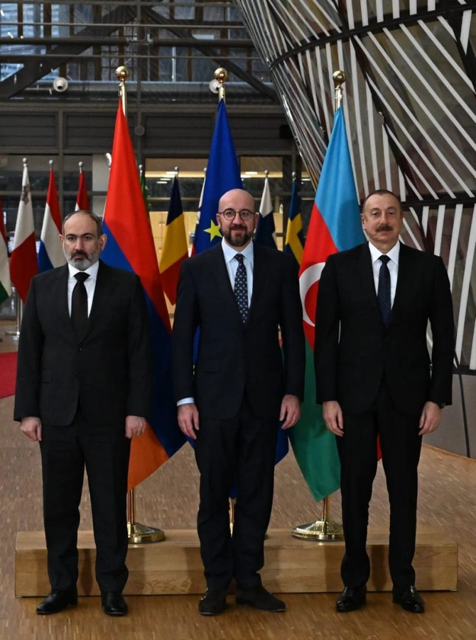 Liderlər arasında üçtərəfli görüş başa çatdı — YENİLƏNİB — FOTO (VİDEO)