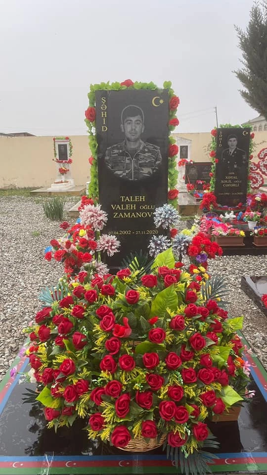Salyanda Vətən Müharibəsi şəhidinin məzarı ziyarət olundu — FOTOLAR Salyanda Vətən Müharibəsi şəhidinin məzarı ziyarət olundu — FOTOLAR