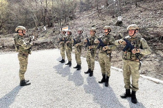 Zakir Həsənov Kəlbəcərdə yeni hərbi infrastrukturlara baxış keçirdi — FOTOLAR Zakir Həsənov Kəlbəcərdə yeni hərbi infrastrukturlara baxış keçirdi — FOTOLAR