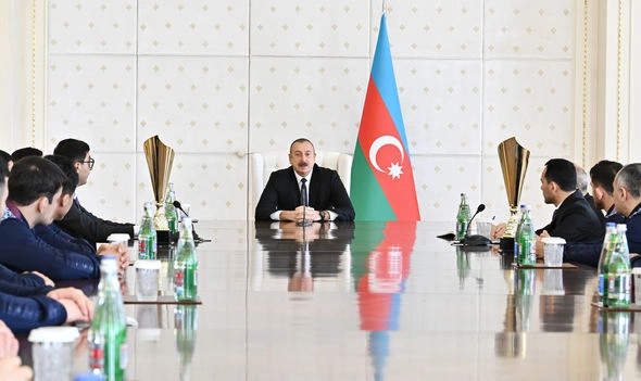 İlham Əliyev güləş üzrə Azərbaycan millisinin üzvlərini qəbul etdi — YENİLƏNİB İlham Əliyev güləş üzrə Azərbaycan millisinin üzvlərini qəbul etdi — YENİLƏNİB