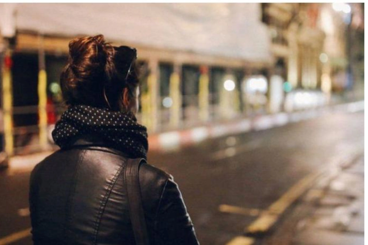 İki uşaq anası küçədə onunla tanış olmaq istəyən kişini bıçaqladı
