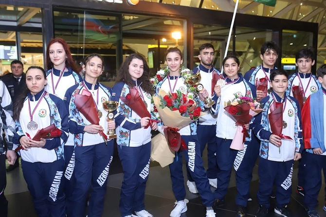 Avropa çempionatında uğurlu nəticə qazanan karateçilərimiz Vətənə qayıtdı — FOTOLAR