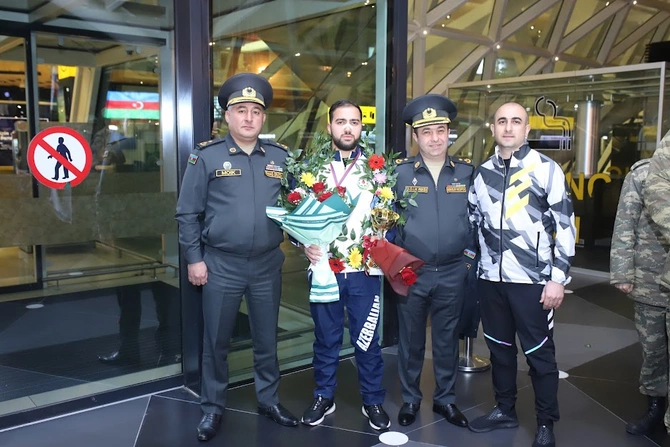 Avropa çempionatında uğurlu nəticə qazanan karateçilərimiz Vətənə qayıtdı — FOTOLAR