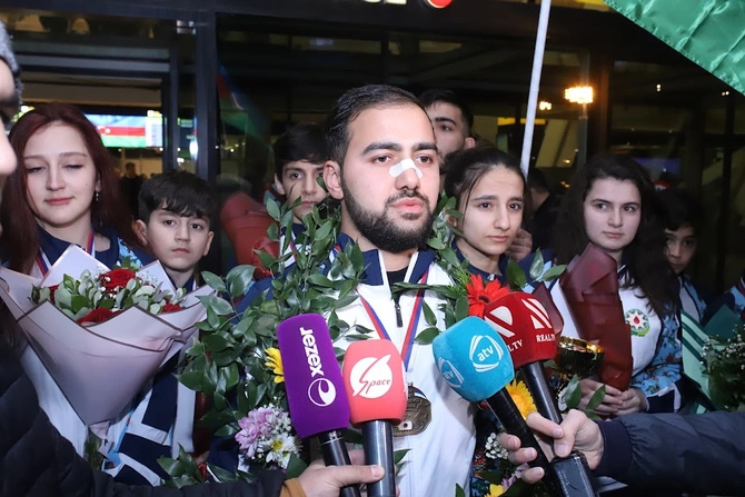 Avropa çempionatında uğurlu nəticə qazanan karateçilərimiz Vətənə qayıtdı — FOTOLAR