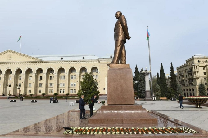 “Azərişıq” sədri Gəncədə vətəndaşları qəbul etdi — FOTO “Azərişıq” sədri Gəncədə vətəndaşları qəbul etdi — FOTO