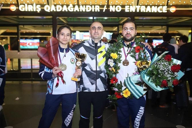 Avropa çempionatında uğurlu nəticə qazanan karateçilərimiz Vətənə qayıtdı — FOTOLAR