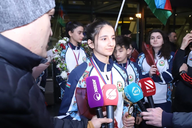 Avropa çempionatında uğurlu nəticə qazanan karateçilərimiz Vətənə qayıtdı — FOTOLAR