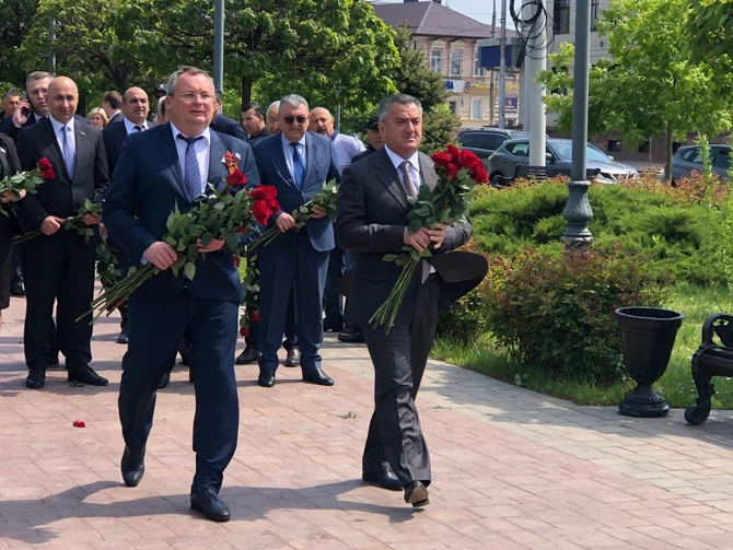 Həştərxanda Heydər Əliyevin anadan olmasının 99-cu ildönümü ilə bağlı tədbirlər keçirildi — FOTOLAR