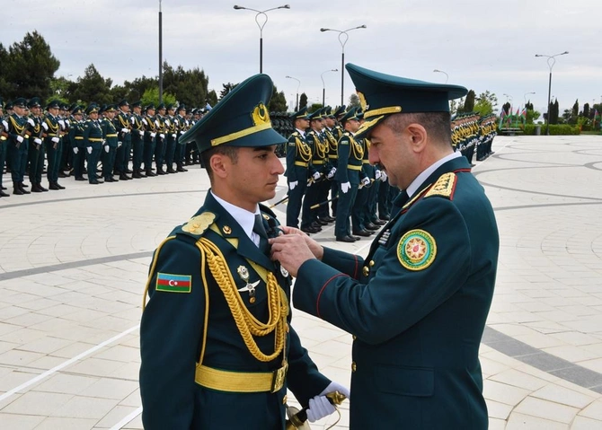 DSX Akademiyasının gənc zabitləri “Sərhədçi zabit andı”nı qəbul etdi — FOTOLAR DSX Akademiyasının gənc zabitləri “Sərhədçi zabit andı”nı qəbul etdi — FOTOLAR