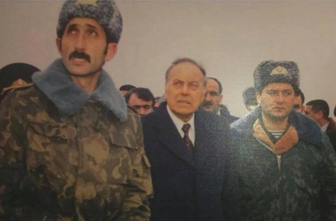 “Suallarına tutula-tutula cavab verirdim” — Şair Ramaldanov Ulu Öndərlə bağlı XATİRƏLƏRİNDƏN DANIŞDI