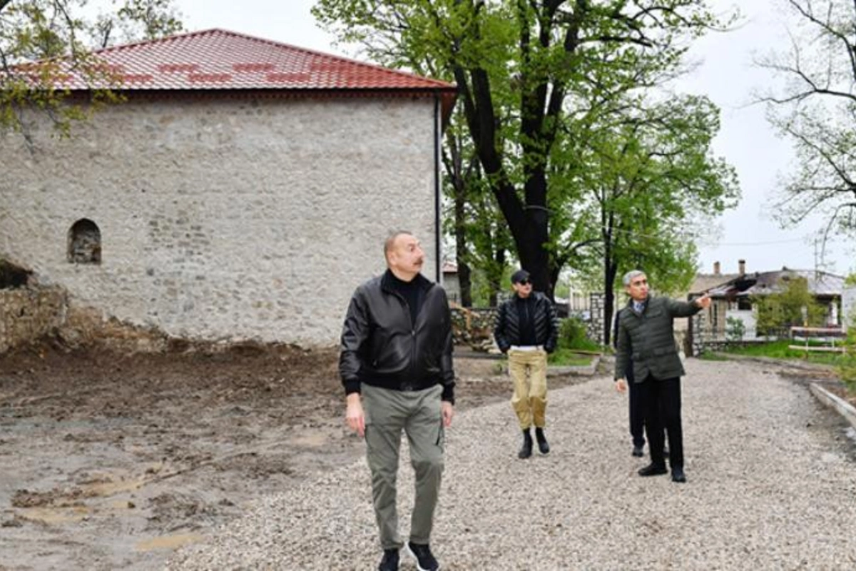 Dövlət başçısı xanımı ilə Mehmandarovların malikanə kompleksində — FOTOLAR