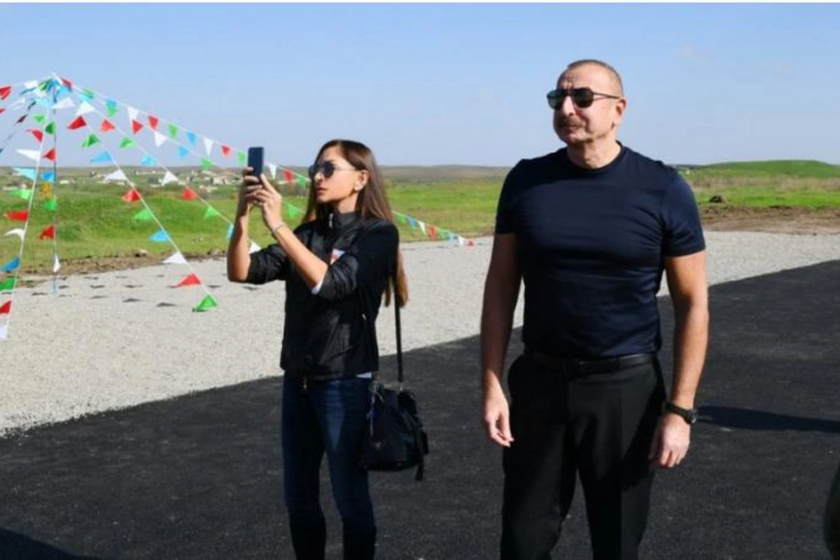 İlham Əliyev və Mehriban Əliyeva Heydər Əliyev Fondunun Şuşada aparacağı bərpa işləri ilə tanış olublar