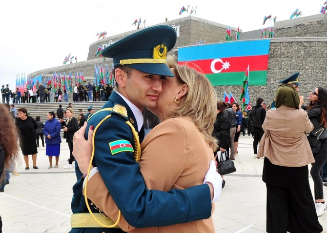 DSX Akademiyasının gənc zabitləri “Sərhədçi zabit andı”nı qəbul etdi — FOTOLAR DSX Akademiyasının gənc zabitləri “Sərhədçi zabit andı”nı qəbul etdi — FOTOLAR