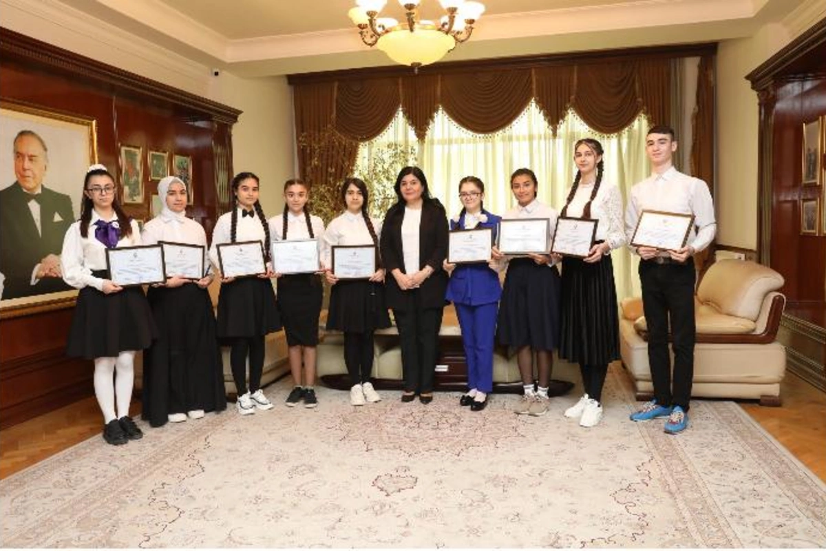 Heydər Əliyevə həsr olunan inşa müsabiqəsinin qalibləri mükafatlandırıldı — FOTOLAR