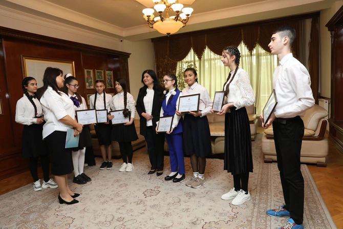 Heydər Əliyevə həsr olunan inşa müsabiqəsinin qalibləri mükafatlandırıldı — FOTOLAR