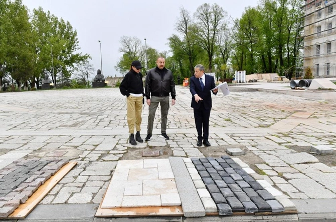 Prezident və xanımı Şuşadakı inzibati binada və Şirin su hamamında bərpa işləri ilə tanış olublar — FOTOLAR Prezident və xanımı Şuşadakı inzibati binada və Şirin su hamamında bərpa işləri ilə tanış olublar — FOTOLAR