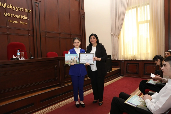 Heydər Əliyevə həsr olunan inşa müsabiqəsinin qalibləri mükafatlandırıldı — FOTOLAR