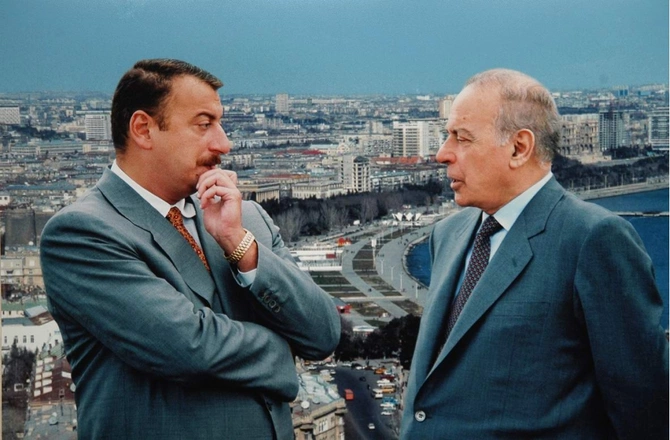 Şuşada milli bayrağımızın qürurla dalğalanması Heydər Əliyev siyasətinin təntənəsidir Şuşada milli bayrağımızın qürurla dalğalanması Heydər Əliyev siyasətinin təntənəsidir