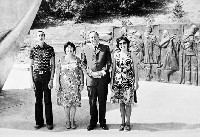 Şuşada milli bayrağımızın qürurla dalğalanması Heydər Əliyev siyasətinin təntənəsidir Şuşada milli bayrağımızın qürurla dalğalanması Heydər Əliyev siyasətinin təntənəsidir