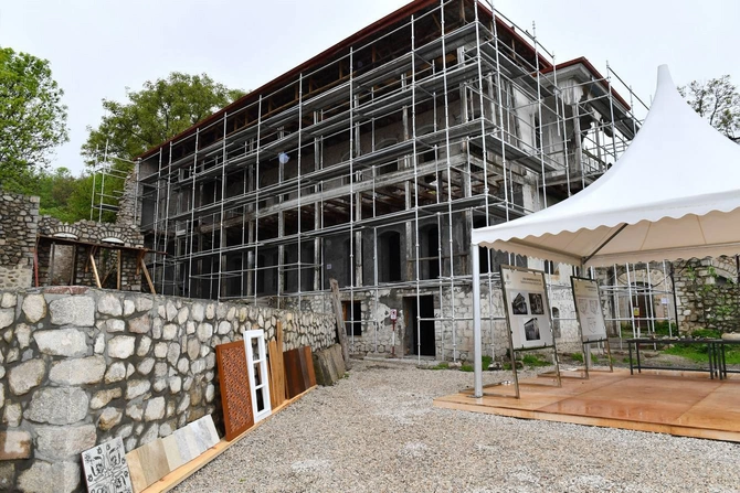 Prezident və birinci xanım “Shusha Boutique Hotel”in yerləşəcəyi ərazidə olublar — FOTOLAR Prezident və birinci xanım “Shusha Boutique Hotel”in yerləşəcəyi ərazidə olublar — FOTOLAR