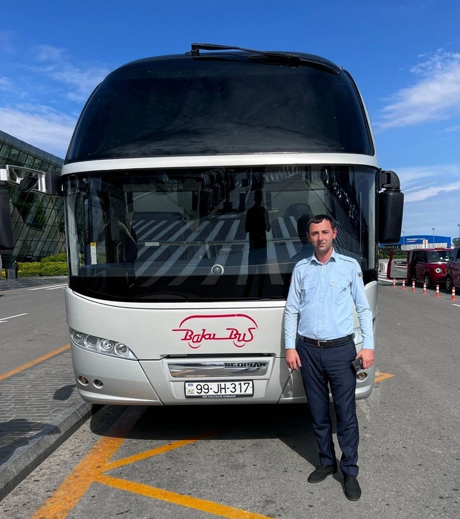 Avtobusda tapdığı 20 min dolları sahibinə qaytardı — FOTO