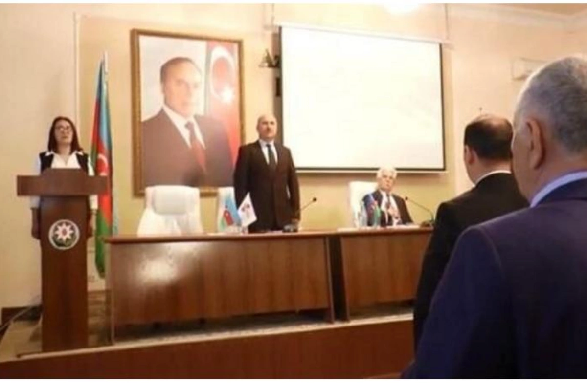 Himnimiz səsləndi, rektor ayağa qalxa bilmədi — VİDEO