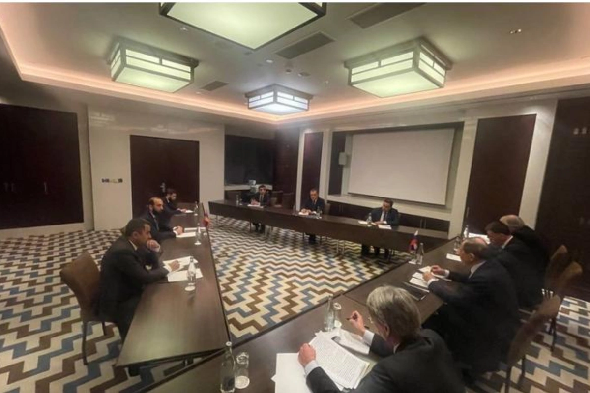 Azərbaycan, Rusiya və Ermənistan XİN başçıları arasında üçtərəfli görüş başladı