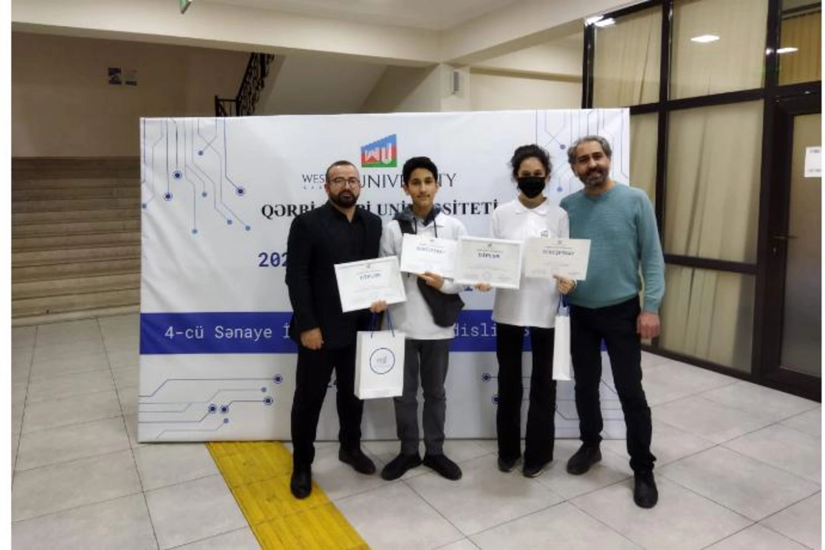 Azərbaycanlı məktəbli dünyanın ən böyük robototexnika yarışından kubokla qayıdır — FOTOLAR