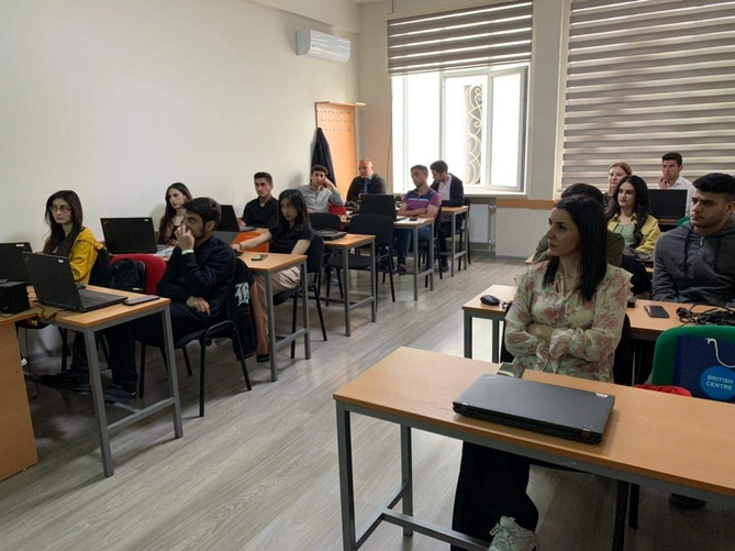 Baş redaktor “Mediada smartfon dövrü” mövzusunda təlim keçdi — FOTOLAR