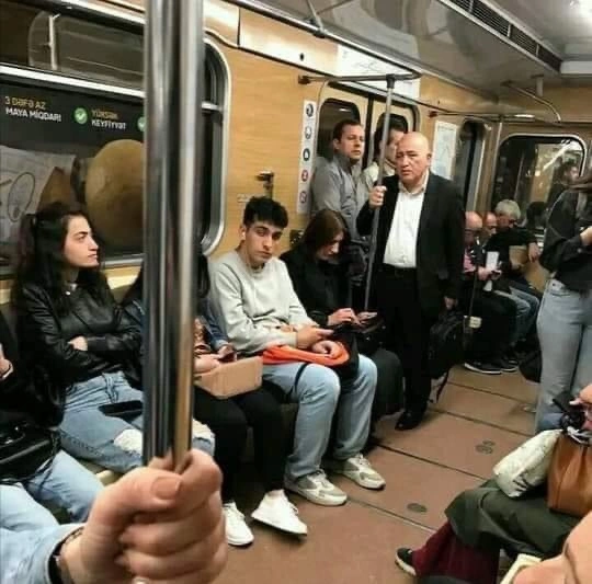 Pənah Hüseyn müzakirələrə səbəb olan fotosundan danışdı