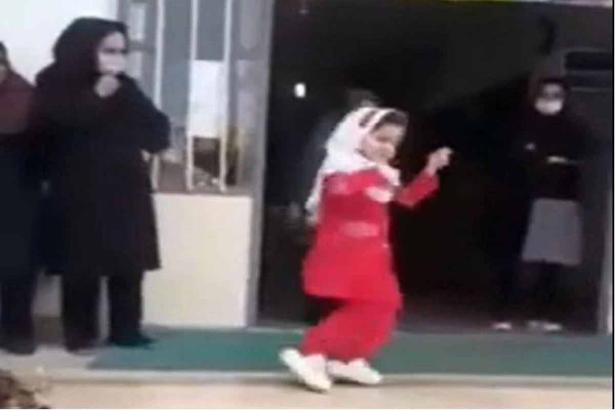 İranlı mollanı özündən çıxaran Azərbaycan rəqsi: “Tərbiyəsizlikdir”
