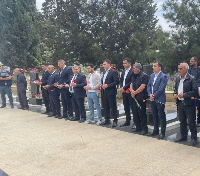 Salyanda şəhidin məzarı ziyarət olundu — FOTOLAR