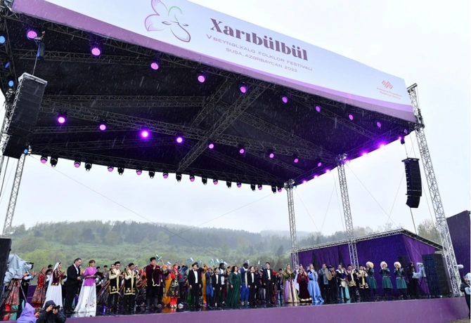 V “Xarıbülbül” Beynəlxalq Folklor Festivalı bir daha dünyaya bəyan etdi: Vətəndən pay olmaz! V “Xarıbülbül” Beynəlxalq Folklor Festivalı bir daha dünyaya bəyan etdi: Vətəndən pay olmaz!