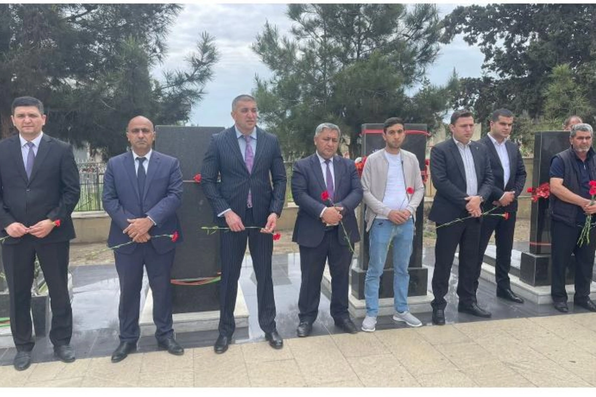 Salyanda şəhidin məzarı ziyarət olundu — FOTOLAR