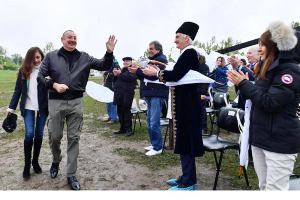 V “Xarıbülbül” Beynəlxalq Folklor Festivalı bir daha dünyaya bəyan etdi: Vətəndən pay olmaz!