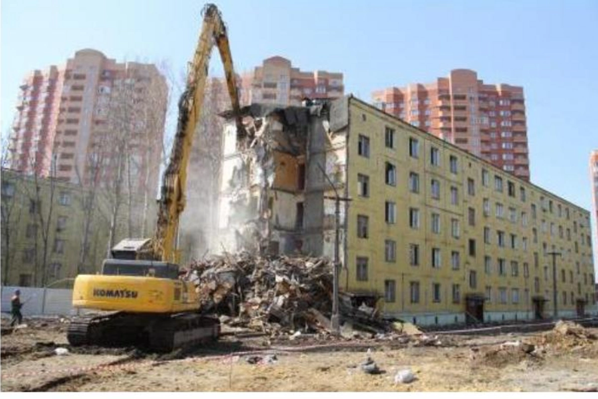 Bakıda qəzalı binalar sökülür — Yeni mənzillər hansı şərtlərlə verilir?