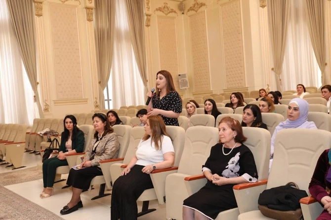 Xırdalanda məktəb psixoloqları ilə görüş təşkil edildi — FOTOLAR Xırdalanda məktəb psixoloqları ilə görüş təşkil edildi — FOTOLAR