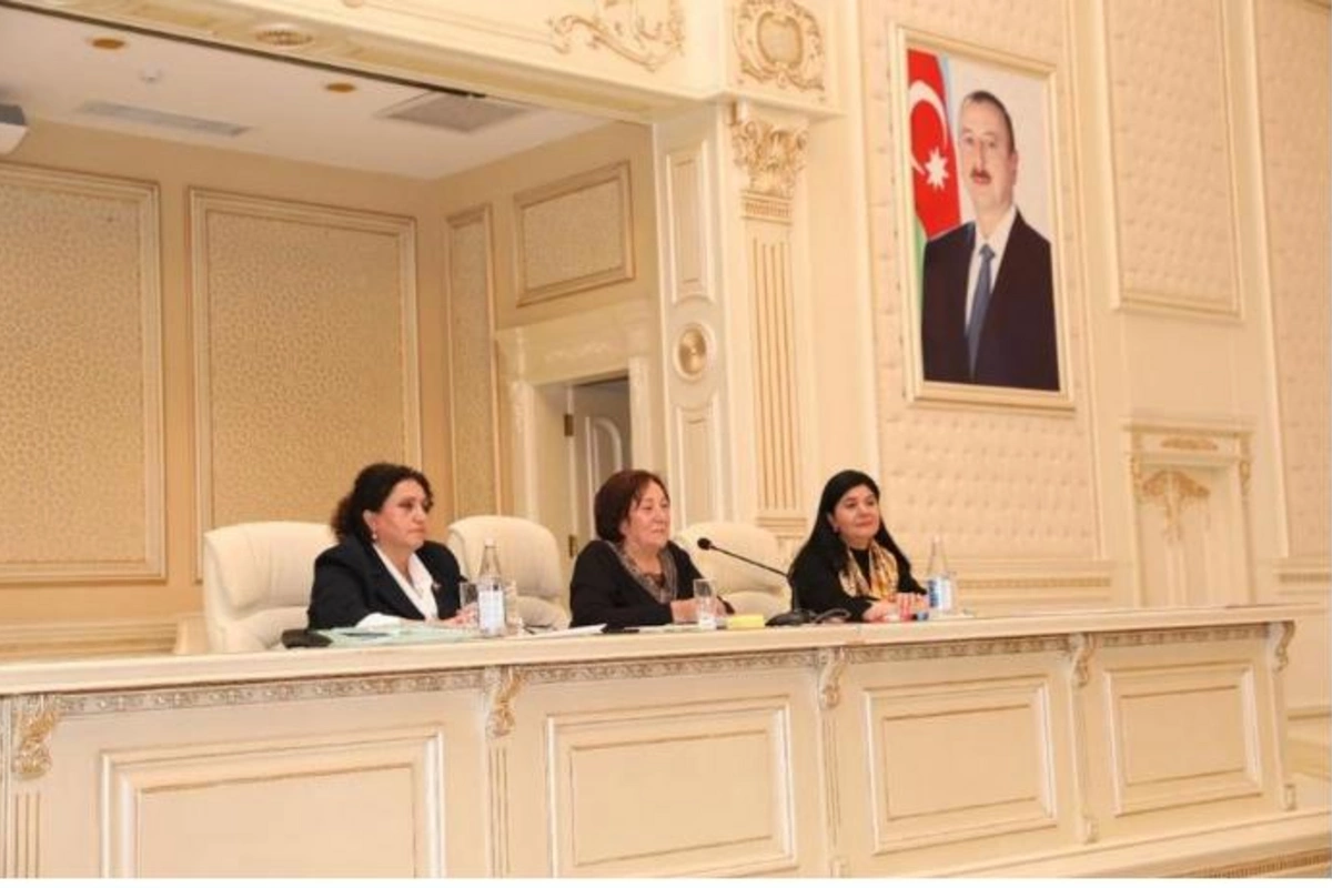 Xırdalanda məktəb psixoloqları ilə görüş təşkil edildi — FOTOLAR