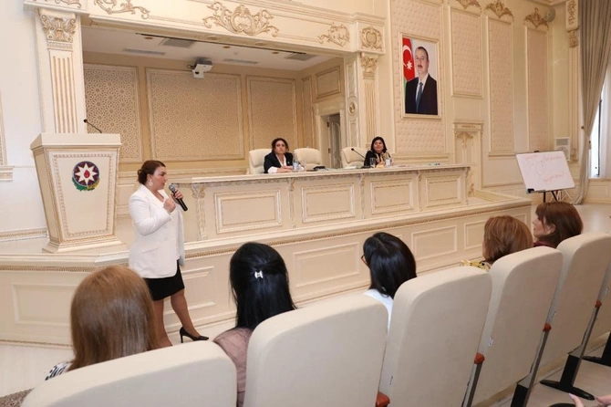 Xırdalanda məktəb psixoloqları ilə görüş təşkil edildi — FOTOLAR Xırdalanda məktəb psixoloqları ilə görüş təşkil edildi — FOTOLAR