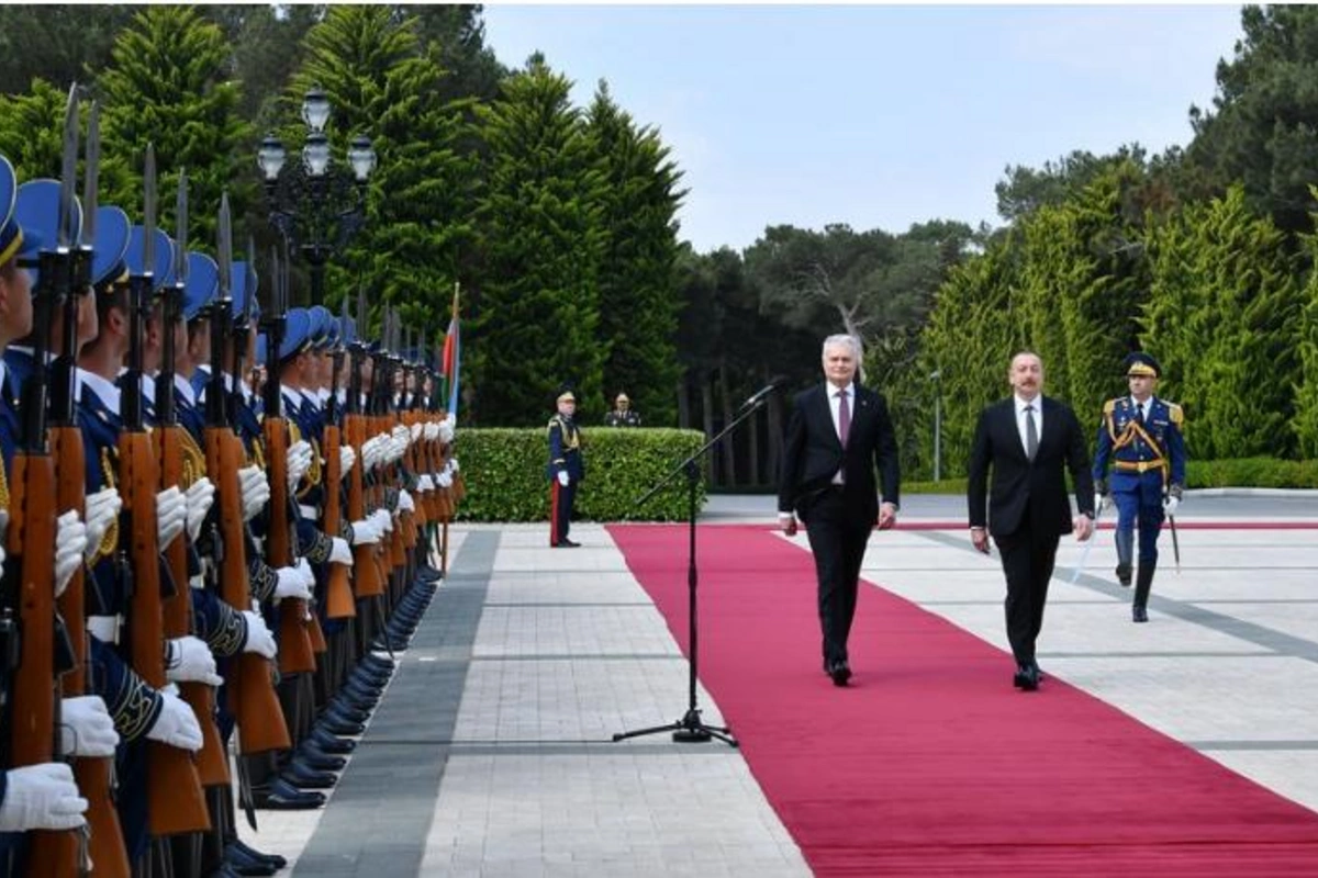 Litva prezidentinin rəsmi qarşılanma mərasimi oldu — FOTOLAR
