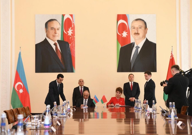 Azərbaycan və Belarus hökumət başçıları arasında görüş keçirildi — FOTOLAR Azərbaycan və Belarus hökumət başçıları arasında görüş keçirildi — FOTOLAR